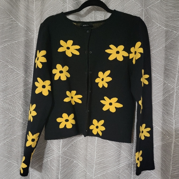 Forever 21 Sweaters - Forever 21 Plus Daisy Cartigan